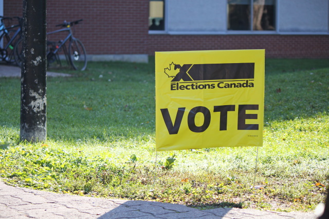 An Elections Canada "vote" sign outside of a polling place. (Credit: Elections Canada)